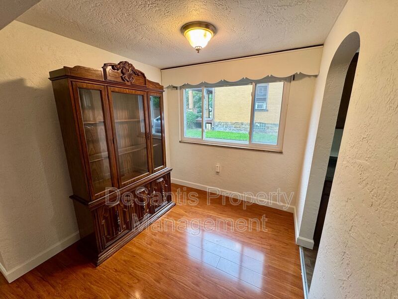 Charming 2 Bed 1 Bath Apt in Crafton! property image
