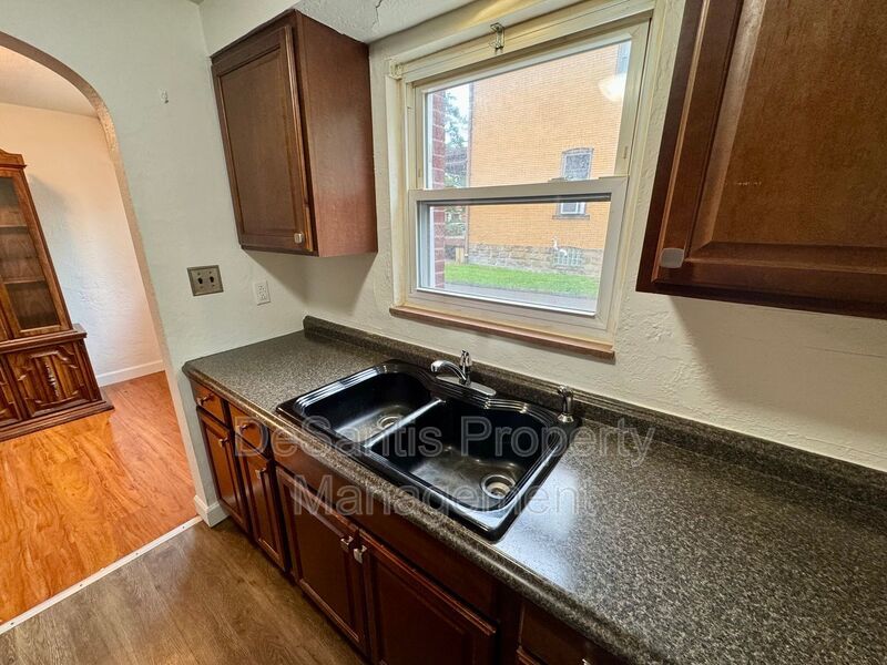Charming 2 Bed 1 Bath Apt in Crafton! property image