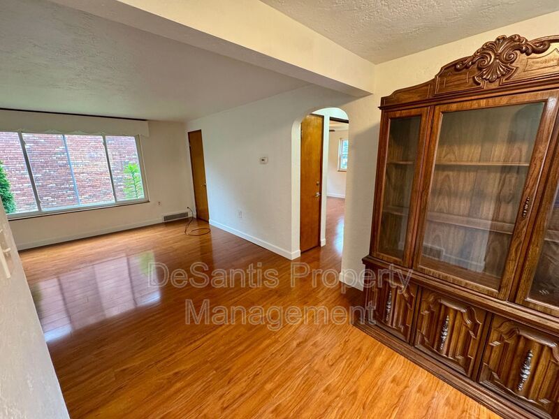 Charming 2 Bed 1 Bath Apt in Crafton! property image