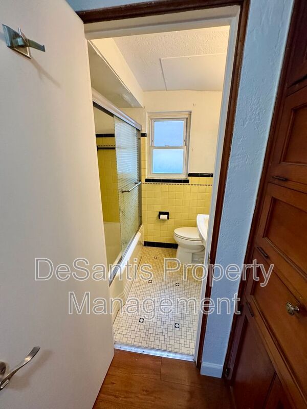Charming 2 Bed 1 Bath Apt in Crafton! property image