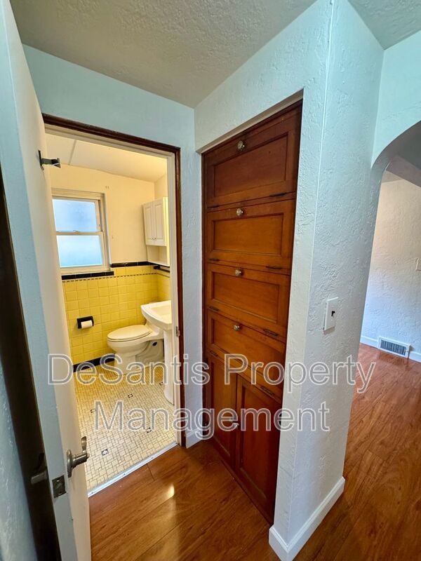 Charming 2 Bed 1 Bath Apt in Crafton! property image