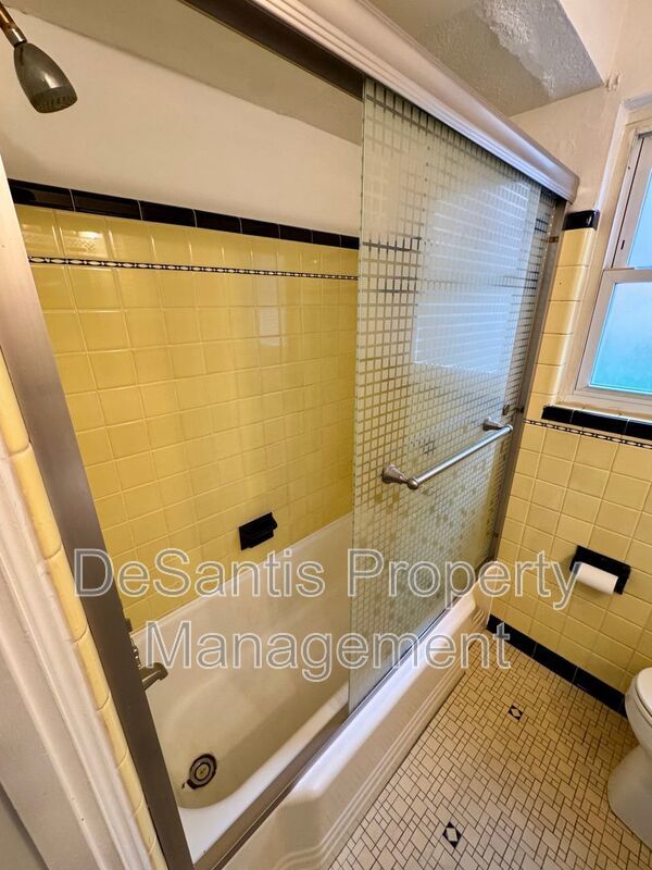 Charming 2 Bed 1 Bath Apt in Crafton! property image