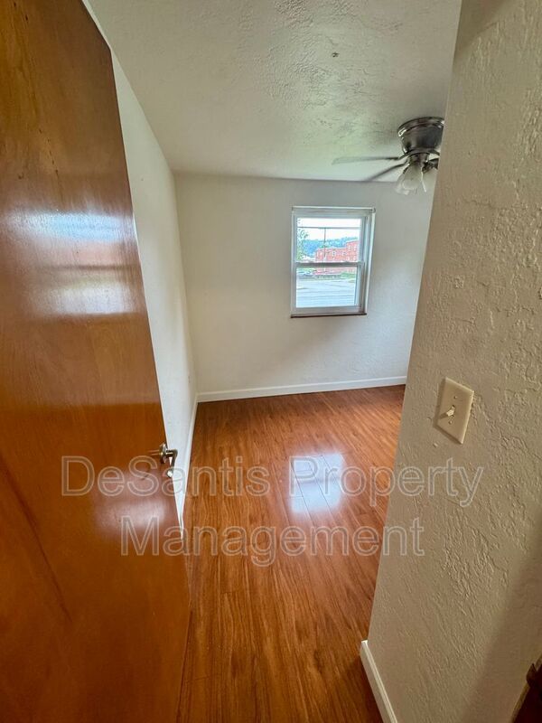Charming 2 Bed 1 Bath Apt in Crafton! property image
