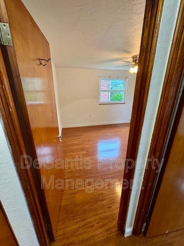 Charming 2 Bed 1 Bath Apt in Crafton! property image