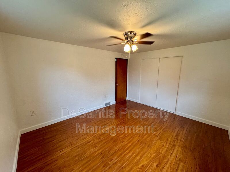 Charming 2 Bed 1 Bath Apt in Crafton! property image