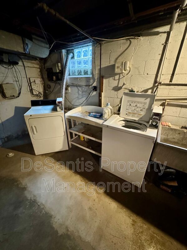 Charming 2 Bed 1 Bath Apt in Crafton! property image