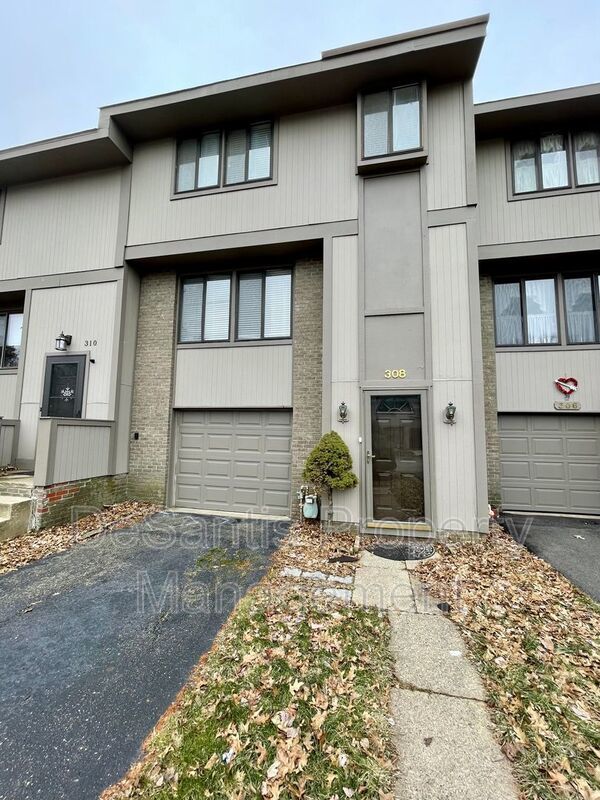 South Fayette - Spacious 3 Bedroom, 2.5 Bath Townhouse - Hunting Ridge Community property image