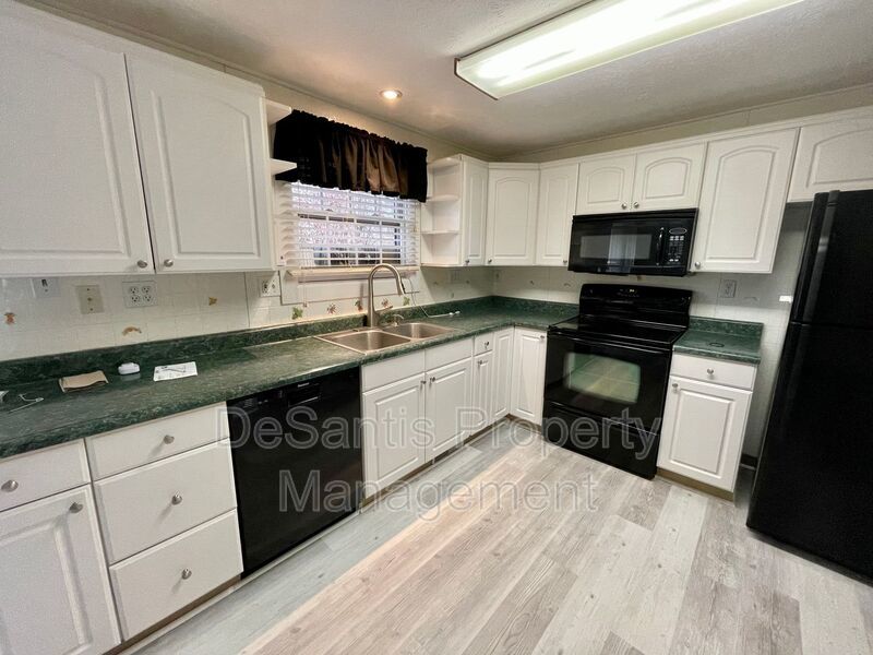 South Fayette - Spacious 3 Bedroom, 2.5 Bath Townhouse - Hunting Ridge Community property image
