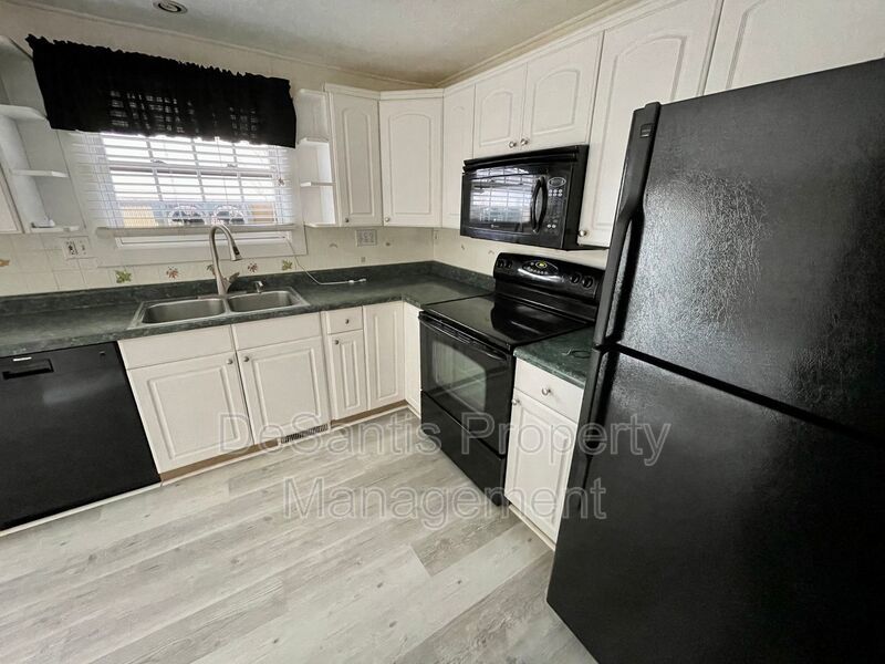 South Fayette - Spacious 3 Bedroom, 2.5 Bath Townhouse - Hunting Ridge Community property image
