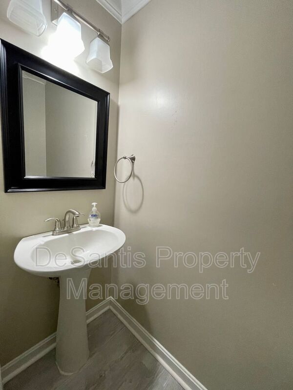 South Fayette - Spacious 3 Bedroom, 2.5 Bath Townhouse - Hunting Ridge Community property image