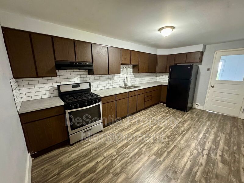4 Bed 2 Bath Apt in Carrick! property image