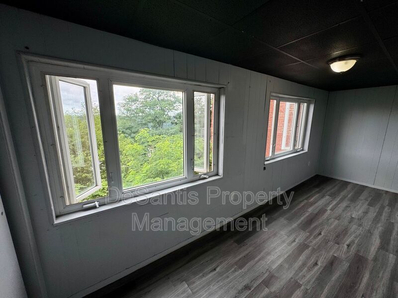 4 Bed 2 Bath Apt in Carrick! property image