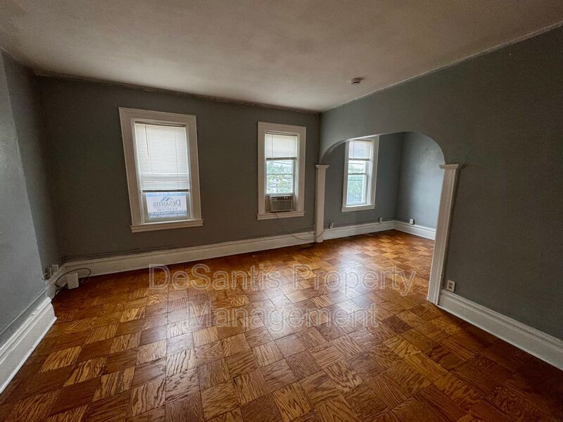 4 Bed 2 Bath Apt in Carrick! property image