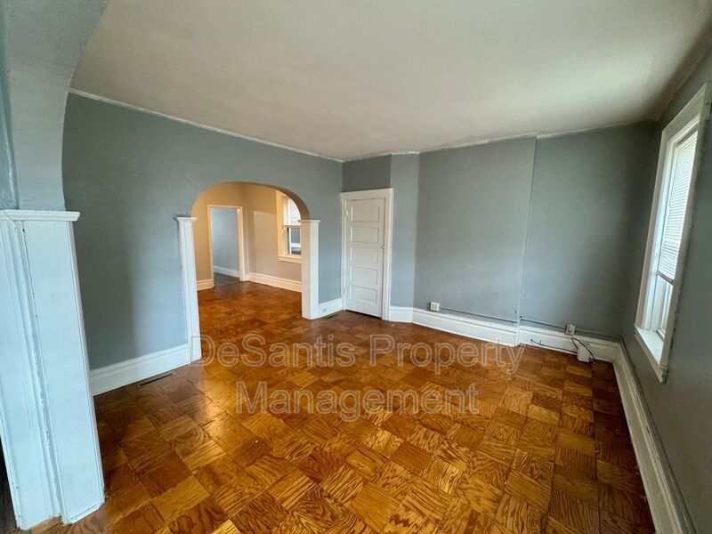 4 Bed 2 Bath Apt in Carrick! property image