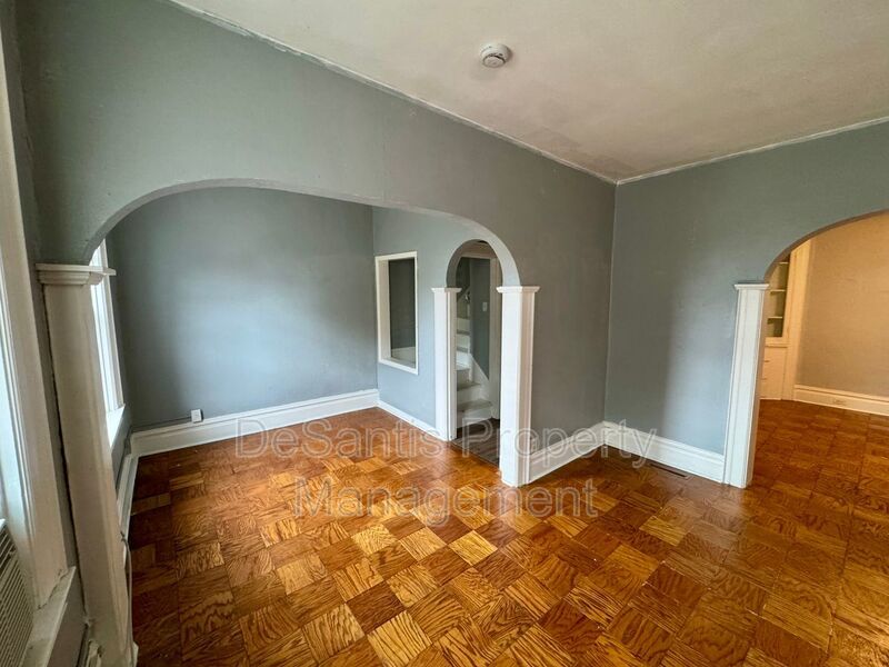 4 Bed 2 Bath Apt in Carrick! property image