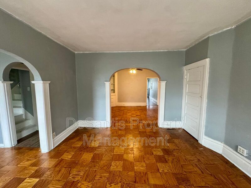 4 Bed 2 Bath Apt in Carrick! property image