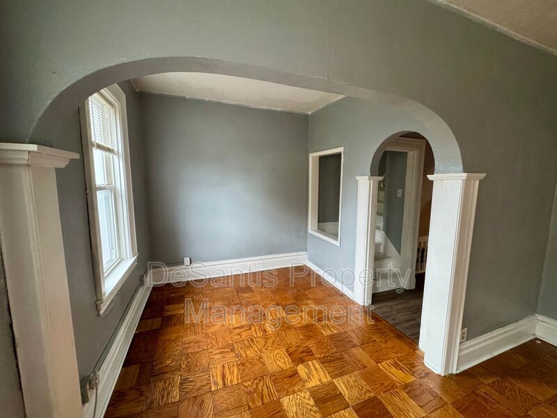 4 Bed 2 Bath Apt in Carrick! property image