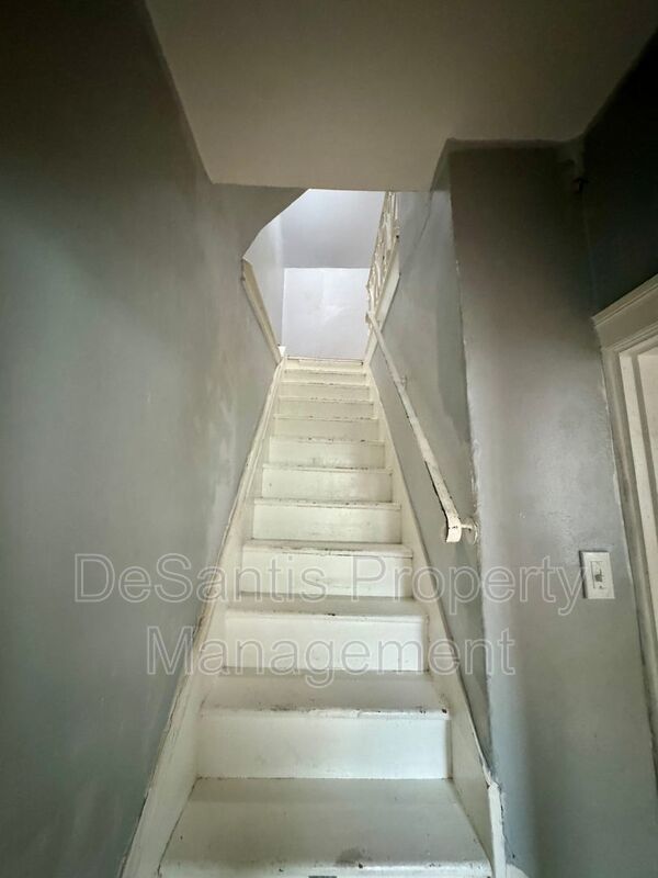 4 Bed 2 Bath Apt in Carrick! property image