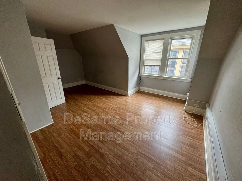 4 Bed 2 Bath Apt in Carrick! property image
