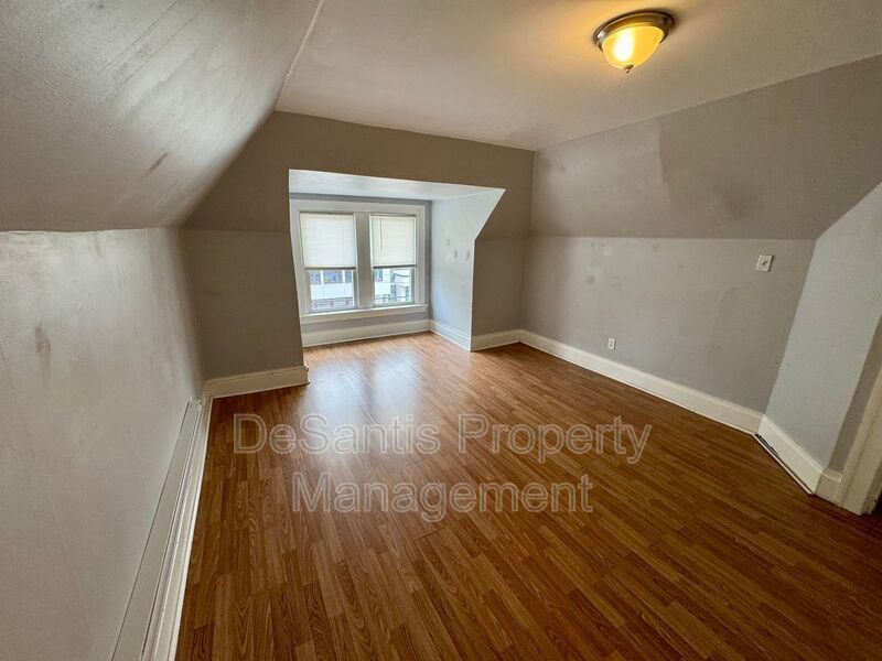 4 Bed 2 Bath Apt in Carrick! property image