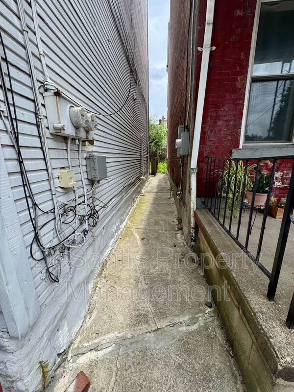 Spacious Studio/1 Bedroom Apt in Troy Hill! property image