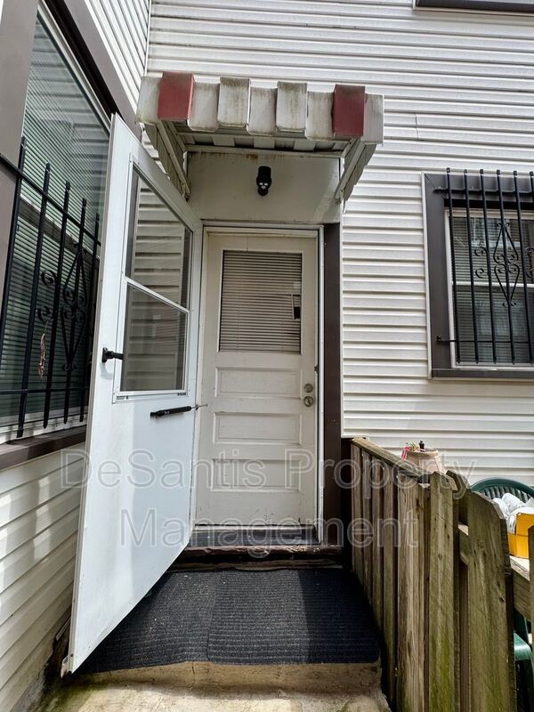Spacious Studio/1 Bedroom Apt in Troy Hill! property image