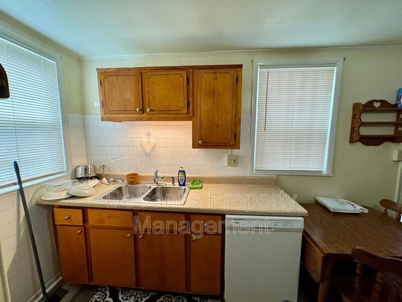 Spacious Studio/1 Bedroom Apt in Troy Hill! property image