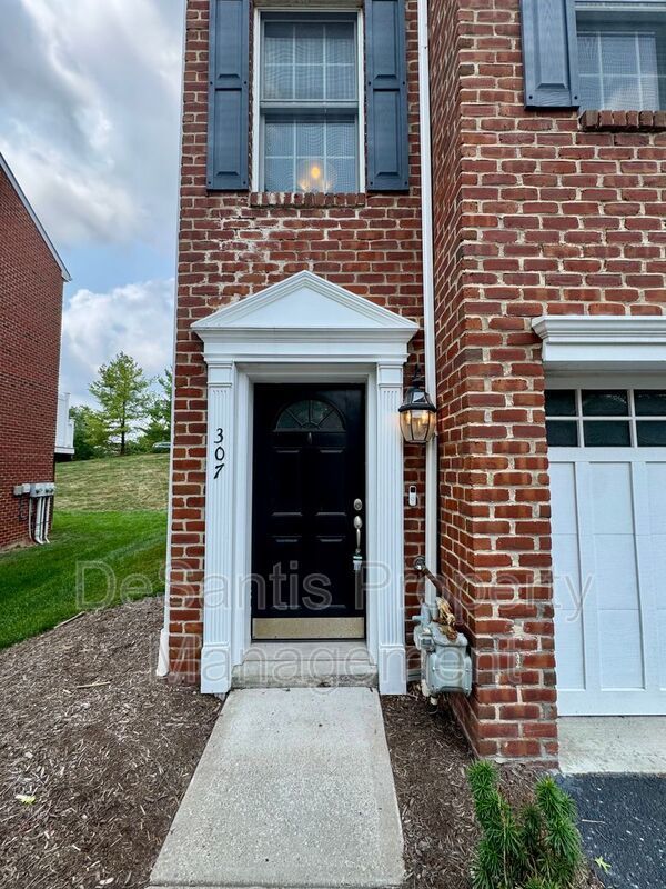 Move-In Ready Wexford Home Featuring Modern Updates and an Attached Two-Car property image