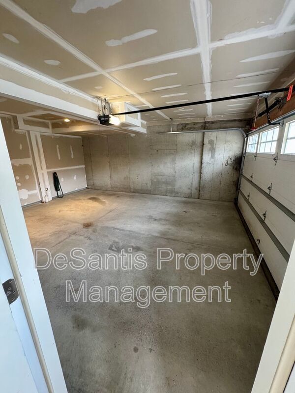 Move-In Ready Wexford Home Featuring Modern Updates and an Attached Two-Car property image