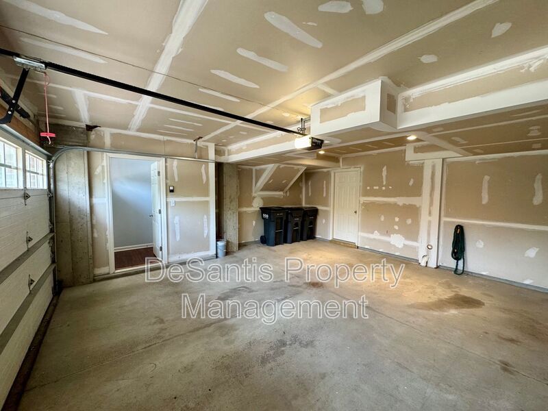 Move-In Ready Wexford Home Featuring Modern Updates and an Attached Two-Car property image