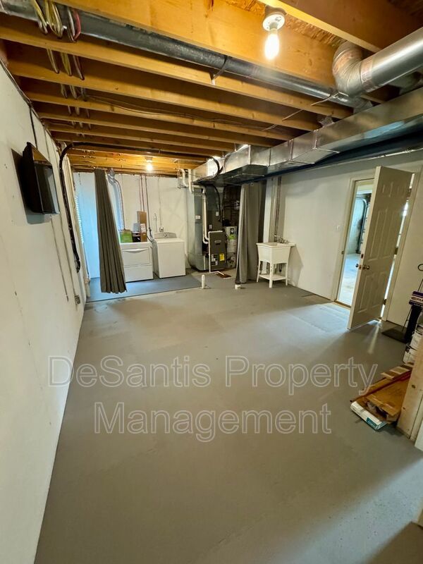 Move-In Ready Wexford Home Featuring Modern Updates and an Attached Two-Car property image