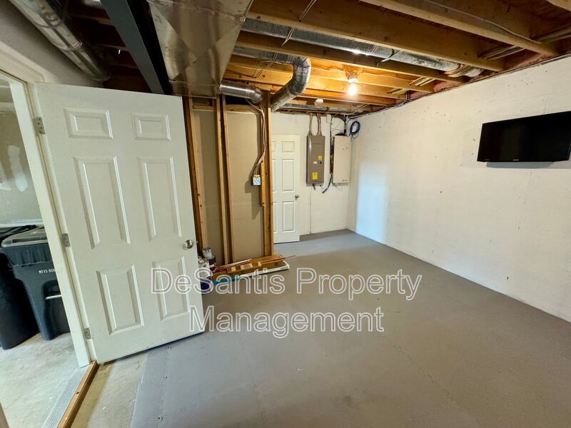 Move-In Ready Wexford Home Featuring Modern Updates and an Attached Two-Car property image