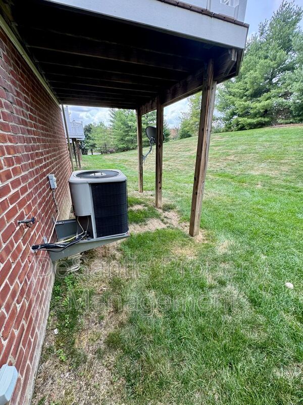 Move-In Ready Wexford Home Featuring Modern Updates and an Attached Two-Car property image