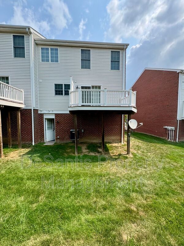 Move-In Ready Wexford Home Featuring Modern Updates and an Attached Two-Car property image