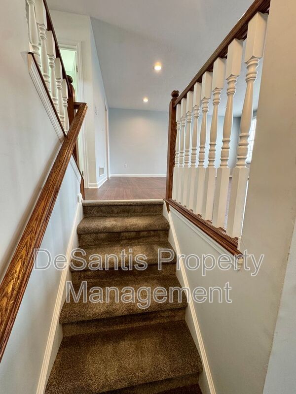 Move-In Ready Wexford Home Featuring Modern Updates and an Attached Two-Car property image