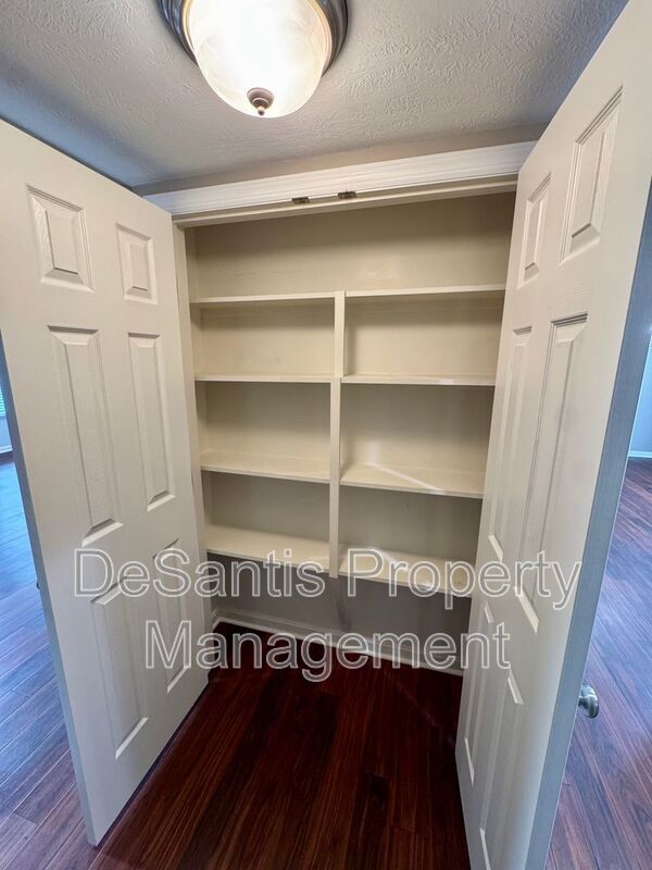 Move-In Ready Wexford Home Featuring Modern Updates and an Attached Two-Car property image