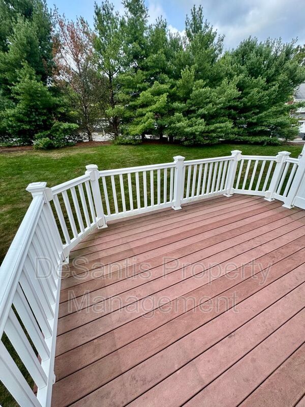 Move-In Ready Wexford Home Featuring Modern Updates and an Attached Two-Car property image