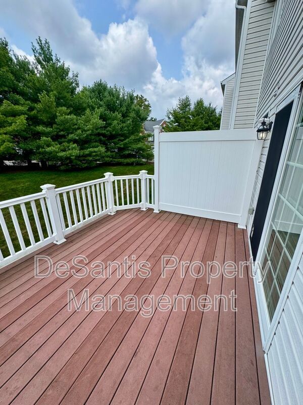 Move-In Ready Wexford Home Featuring Modern Updates and an Attached Two-Car property image