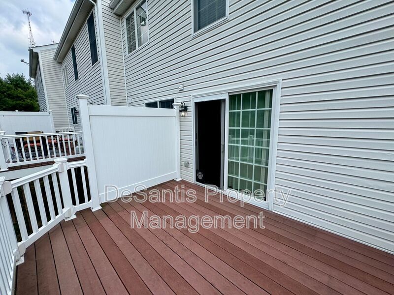 Move-In Ready Wexford Home Featuring Modern Updates and an Attached Two-Car property image