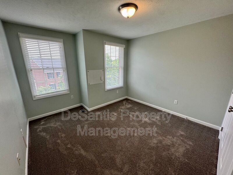 Move-In Ready Wexford Home Featuring Modern Updates and an Attached Two-Car property image
