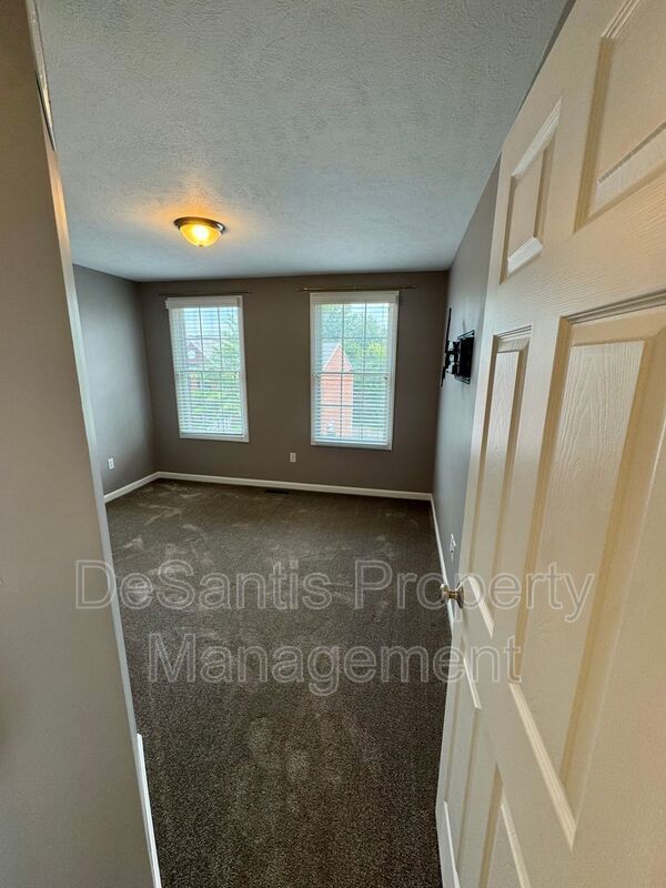 Move-In Ready Wexford Home Featuring Modern Updates and an Attached Two-Car property image