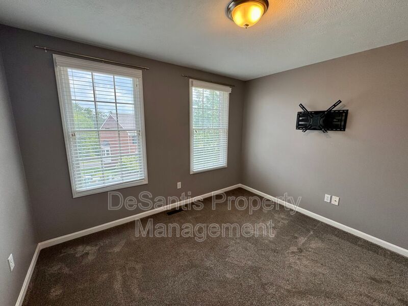 Move-In Ready Wexford Home Featuring Modern Updates and an Attached Two-Car property image
