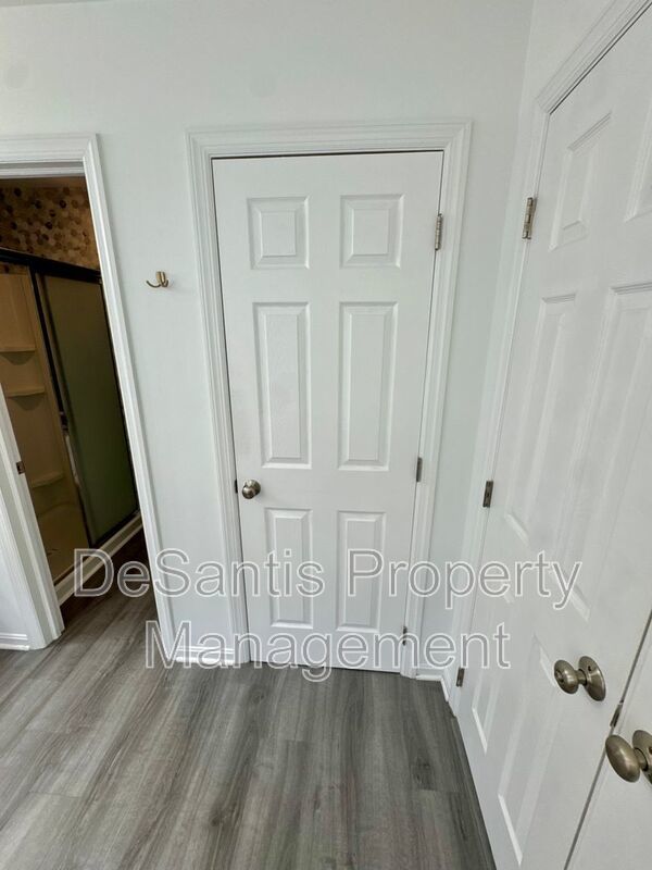 Move-In Ready Wexford Home Featuring Modern Updates and an Attached Two-Car property image