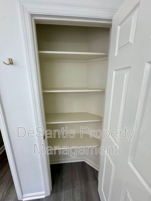 Move-In Ready Wexford Home Featuring Modern Updates and an Attached Two-Car property image