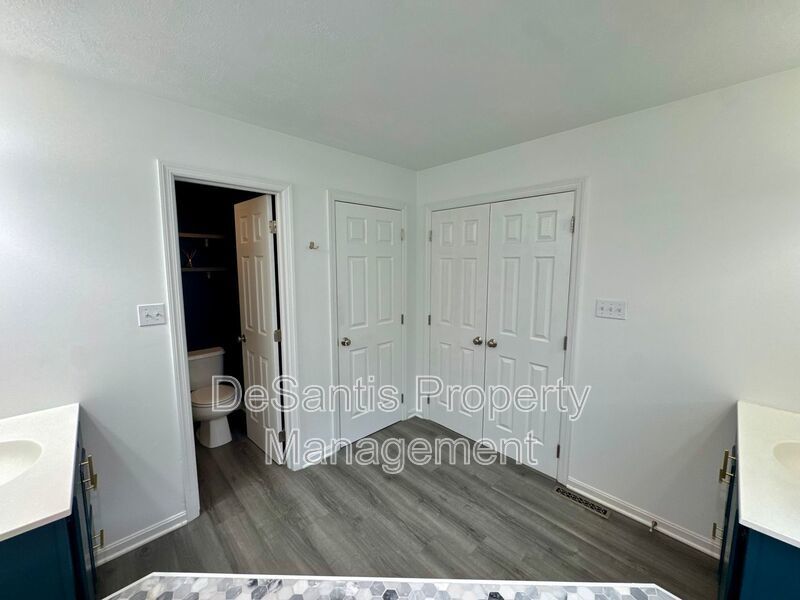Move-In Ready Wexford Home Featuring Modern Updates and an Attached Two-Car property image