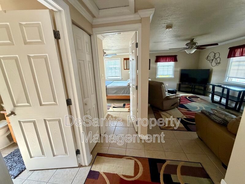 Neville Island - 2 Bed 1 Bath - Apartment for Rent property image