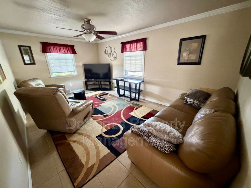Neville Island - 2 Bed 1 Bath - Apartment for Rent property image