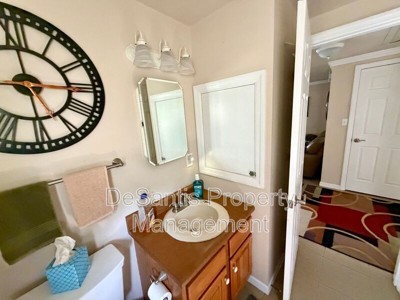 Neville Island - 2 Bed 1 Bath - Apartment for Rent property image