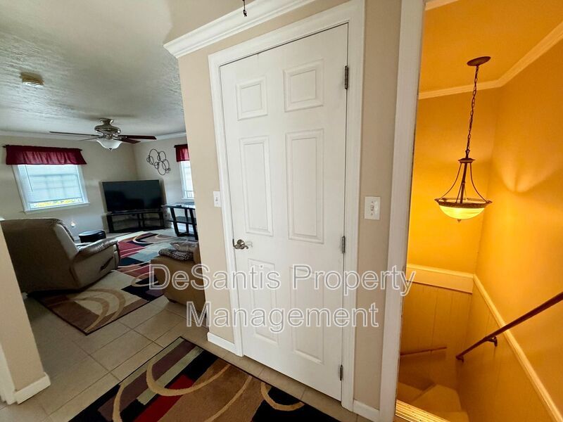 Neville Island - 2 Bed 1 Bath - Apartment for Rent property image