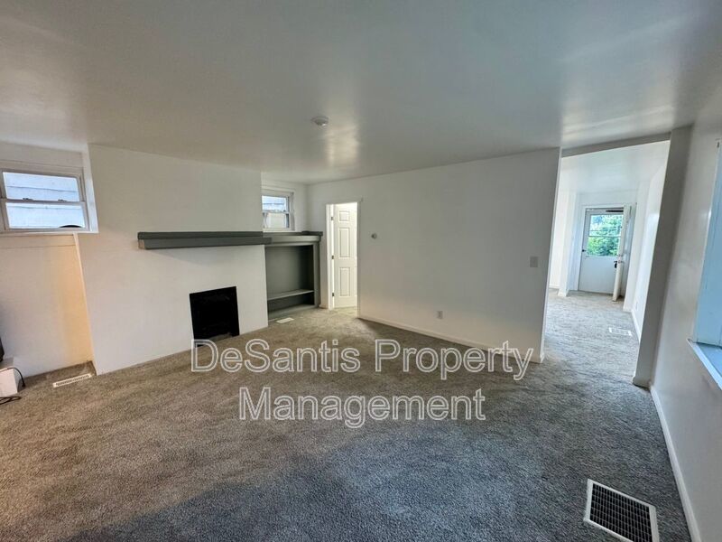 Charming 3 Bed 1 Bath Home! Recently Updated! property image